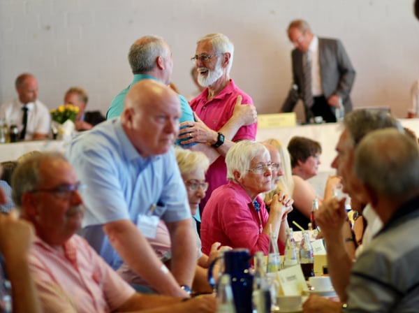 Trotz teilweiser kontroverser Diskussionen zu verschiedenen Themen herrschte bei der wieder Sommersynode eine offene und freundliche Stimmung unter den Synodalen (Foto: Haidle)