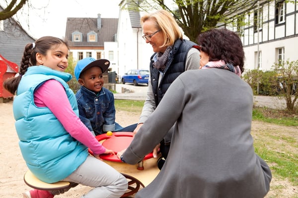 Zeit schenken und Kindern den Weg in eine gute Zukunft ebnen – das ist die Aufgabe der ehrenamtlichen Paten. Foto: Mathias Kolta/engagiert-in-nrw.de