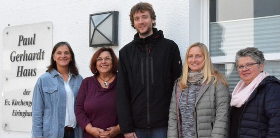 Heike Schaefer, Evangelia Kasdanastassi, Jonas Borgmann, Alexandra Herl und Verena Knabe werben für den Abend mit dem Duo "Zuvielcourage". Foto: Wolfgang Teipel