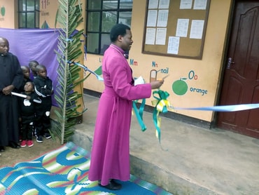 Eröffnung des Zentrums in Kyaka durch Bischof Dr. Abednego Keshomshahara