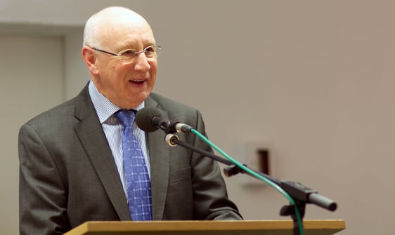 In einem Interview, wenige Tage vor seiner offiziellen Verabschiedung, blickt Volker Schöbel nicht nur auf seine langjährige Tätigkeit in der kirchlichen Verwaltung zurück, sondern spricht auch über einige seine Leidenschaften: Autos, Musik und das Comic ‚Hägar‘ (Foto: Haidle)