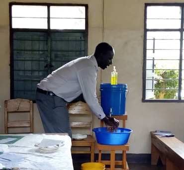 Medical Assistant Dunstan Hildebrand beim Seminar in der Kashozi Technical School