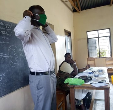 Medical Assistant Dunstan Hildebrand beim Seminar in der Kashozi Technical School