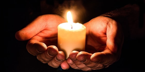 In Gedenkgottesdienst in der Apostelkirche Herscheid sollen alle Klagen, unbeantwortete Fragen, Gefühle der Ohnmacht und Trauer und auch alle Bitten und Hoffnungen vor Gott gebracht werden. (Foto: pb)