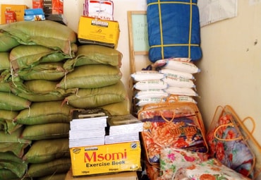 Hilfsgüter zur Verteilung an Flutopferfamilien in Kashozi