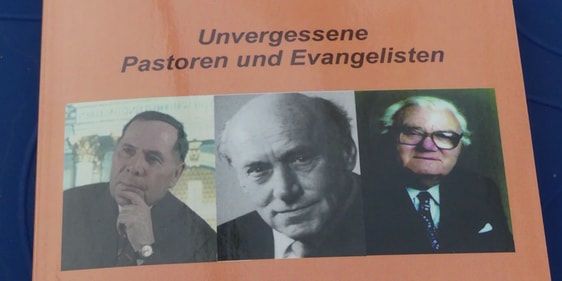 Unter dem Titel "Unvergessene Pastoren und Evangelisten" brachte Matthias Hilbert ein neues Buch heraus, in dem er sechs Pastoren und Evanglisten portraitierte. (Foto: Ingrid Weiland)