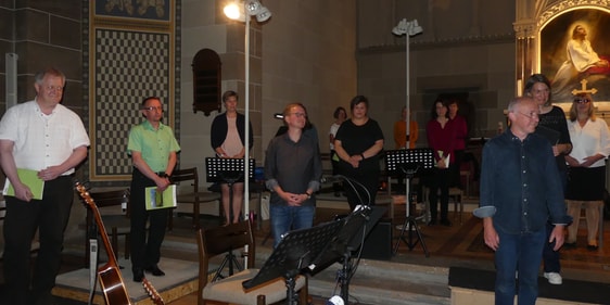 Die Aufführung der Irischen Messe von Liam Lawton vom Chor der Gemeinde, der zuvor nur online geprobt hatte, war ein voller Erfolg. (Foto: Ingrid Weiland)