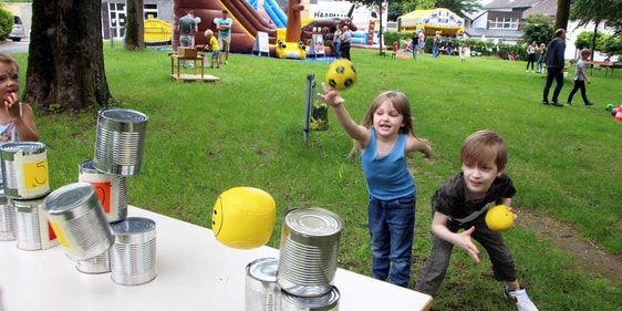 Zu den Sommeraktionen des CVJM-Halver gehörte auch eine Mini-Kirmes: Nach Herzenlust konnten die Kinder sich austoben, hüpfen, springen und spielen. (Foto: Jakob Salzmann)