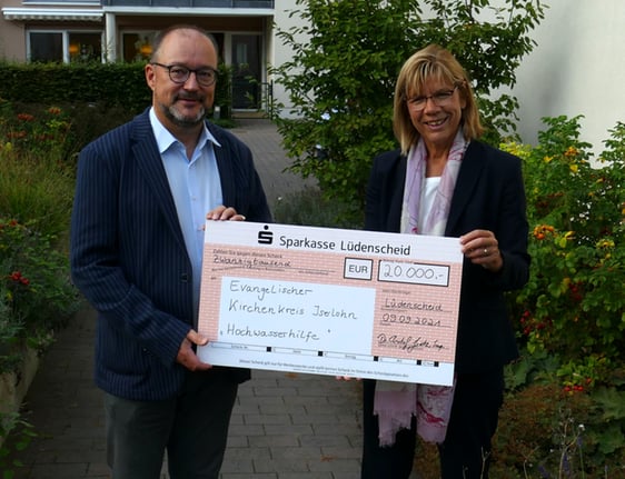 Alle überschüssigen Spendenmittel gingen 1:1 an die Ev. Kirchenkreise Iserlohn und Hagen. „Im christlichen Sinne ist das wirklich geschwisterlich und eine ganz tolle Botschaft“, freute sich Superintendentin Martina Espelöer. (Foto: EKKLP)