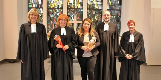 Einführung des neuen Schulreferates beider Kirchenkreise: (v.l.n.r.) Superintendentin Martina Espelöer, Schulreferentin Pfarrerin Katharina Thimm, Mitarbeiterin Incoronata Sanchez, Superintendent Dr. Christof Grote, Pfarrerin Anja Martin (Foto: Bernhard Laß)