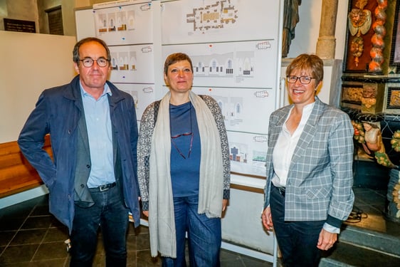 Sie planen die Sanierung: (v.l.n.r.) Architekt Michael Fries, Denkmalpflegerin Danae Votteler und Architektin Cathrin Brückmann. (Foto: Jona Wiechowski)