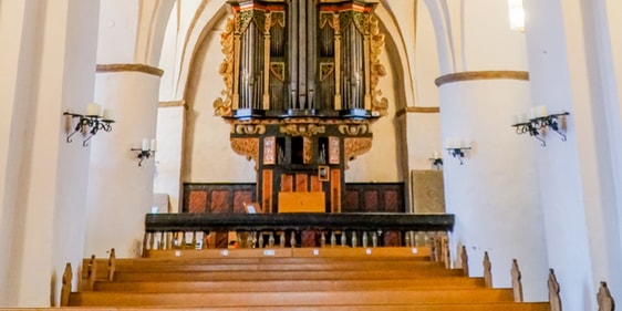 Die Apostelkirche gilt als großes Schmuckstück, muss jedoch dringend saniert werden. (Foto: Jona Wiechowski)