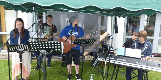 „Living Ruins“ ist eine Band der Gemeinde Brügge-Lösenbach und eine der acht Bands, die den Lobpreisabend gestalten werden. (Foto: Ingrid Weiland)