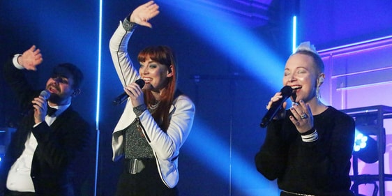 OnAir - im Bild Patrick Oliver, Jennifer Kothe und Marta Helmin (v.l.) - fing in ruhigen und fröhlich swingenden Liedern den Zauber der Weihnachtszeit ein. (Foto: Jakob Salzmann)