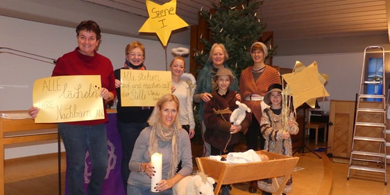 Das Stück „Weihnachten in Corona-Zeiten“ wurde von Pfarrer Thomas Wienand geschrieben und wurde im Gemeindezentrum Lösenbach unter der Leitung von Gemeindepädagogin Sabine Drescher aufgeführt. (Foto: Ingrid Weiland)