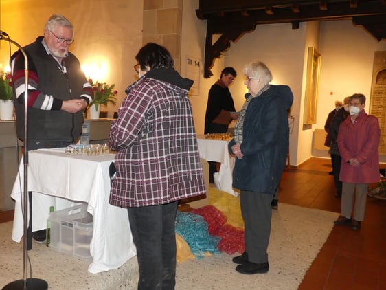 Der stimmungsvolle Nachmittag klang mit einer Abendmahlsfeier aus. (Foto: Ingrid Weiland)