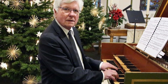 Bei der Auswahl der Werke bewies Prof. Harald Hoeren (Cembalo) ein glückliches Händchen. Tiefes Werkverständnis zeichnete seine Interpretation eines Bach-Konzerts aus. (Foto: Jakob Salzmann)