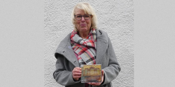 Die CD „Cantabo Domino“, auf der Kreiskantor Grigoriev und Sänger Mertens zu hören sind, wird vom Verein zur Förderung der Kirchenmusik der Versöhnungskirchengemeinde verkauft. Alle Einnahmen fließen in die kirchenmusikalische Arbeit. (Foto: Ingrid Weiland)