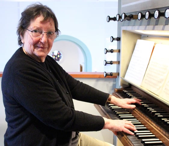 An der Orgel gab Ingrid Hahn dem Gottesdienst musikalisches Geleit. (Foto: Jakob Salzmann)