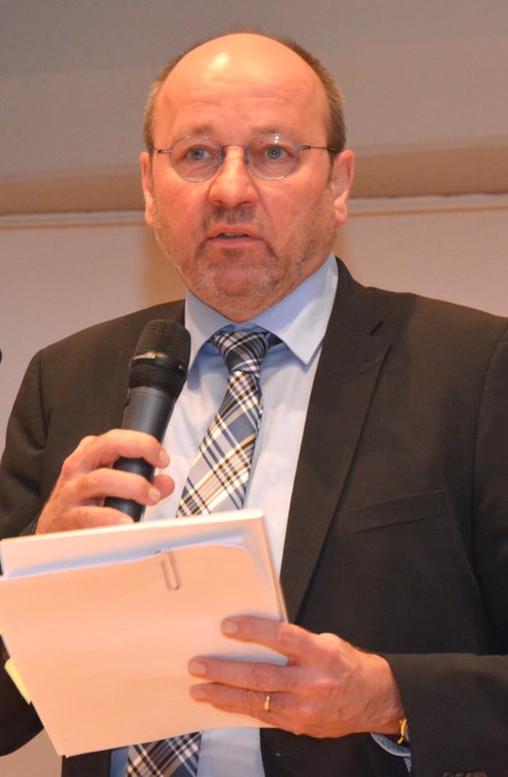 Presbyter Martin Cordt erläuterte die Pläne zum Verkauf des Gemeindezentrums. (Foto: Wolfgang Teipel)