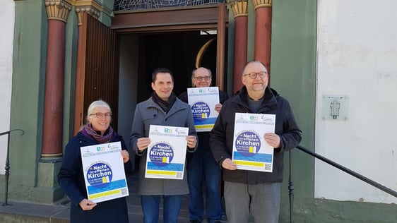Laden zur Nacht der Offenen Kirchen ein (v.l.n.r.): Gemeindereferentin Ina Huneck-Schüttler, Bürgermeister Christian Pospischil, Vorsitzender des Presbyteriums der Ev. Kirchengemeinde Attendorn-Lennestadt Wolfgang Dröpper, Dechant Andreas Neuser. (Foto: kgal)