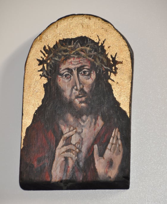 Tomasz Bzdęga erläuterte selbst die Ikone ECCE HOMO I. (Foto: Karl-Herrmann Ernst)