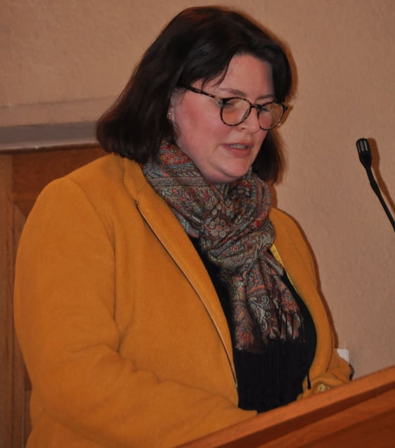 Sarah Menzebach vom St. Ursula-Gymnasium in Attendorn, gab einen kleinen Einblick in die Welt der Ikonen. (Foto: Karl-Herrmann Ernst)