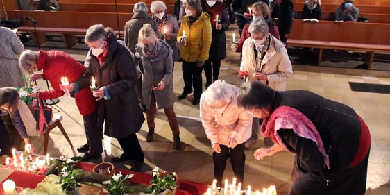 Aus vielen kleinen Lichtern entstand am Ende ein großes Lichtermeer. (Foto: Jakob Salzmann)