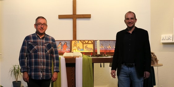 Thorsten Brinkmeier (l.) und Michael Siol sind die beiden Pfarrer, die offiziell ab dem 1. April für die drei Gemeinden zwischen Rahmedetal und Hülscheid zuständig sind. (Foto: Bettina Görlitzer)