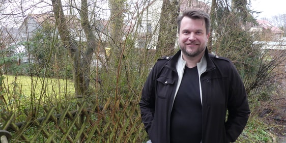Björn Bergs übernimmt zusammen mit Andreas Theil und Stefan Baumann den musikalischen Teil bei den Gemeindetagen unter dem Wort am Donnerstag, 31.3.22 und gestaltet am 2. April ab 19 Uhr einen Lobpreisabend in der Kirche in Brüninghausen. (Foto: Ingrid Weiland)