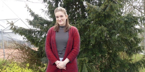 Carina Töws ist seit dem 1. März in der Hausaufgabenhilfe im CVJM-Jugendheim Mathildenstraße aktiv. (Foto: Ingrid Weiland)