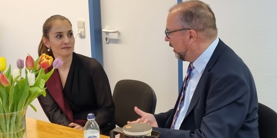 „Gerade im Bereich der Diakonie braucht es eine gute Zusammenarbeit zwischen Kirche und Politik.“, machte Superintendent Grote (r.) deutlich. (Foto: EKKLP)
