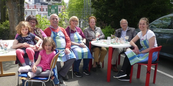 Das ehrenamtliche Café-Mathilde-Team freute sich darüber, dass das Angebot wieder aufgenommen werden konnte. (Foto: Ingrid Weiland)