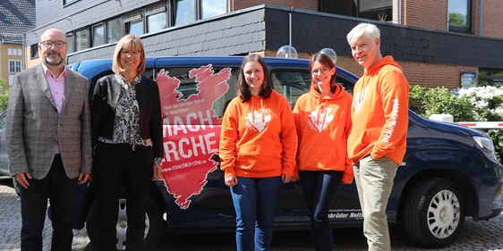 (v.l.) Superintendent Dr. Christof Grote, Superintendentin Martina Espelöer, Maren Günther, Mareike Mengel und, Pfarrer Holger Gießelmann. (Foto: EKKLP/EKKI)