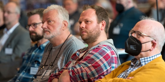 Die Anpassung der Pfarrstellen und die von der Landeskirche initiierten Interprofessionellen Pastoralteams beschäftigen die jüngeren Pfarrstelleninhaberinnen und -inhaber schon länger. (Foto: Martin Büdenbender)