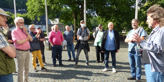 Viel zu sehen und erfahren gab es für die Teilnehmer der Fahrt des Rönsahler Männerforums zum Altenberger Dom. (Foto: Rainer Crummenerl)