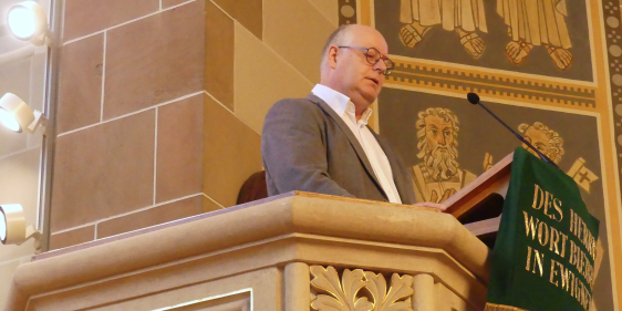Hannes Kranenpoot-Schmale machte in diesem Jahr den Anfang der Sommerpredigtreihe in der Christuskirche. (Foto: Ingrid Weiland)