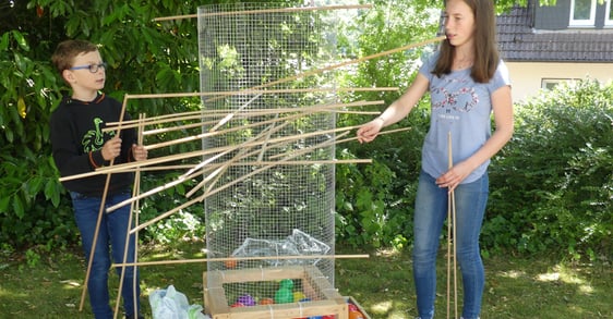 SMit selbstgemachten Spielen war die Kirmes zum Abschluss der Ferienaktionen in Brügge-Lösenbach ein voller Erfolg. (Foto: Ingrid Weiland)