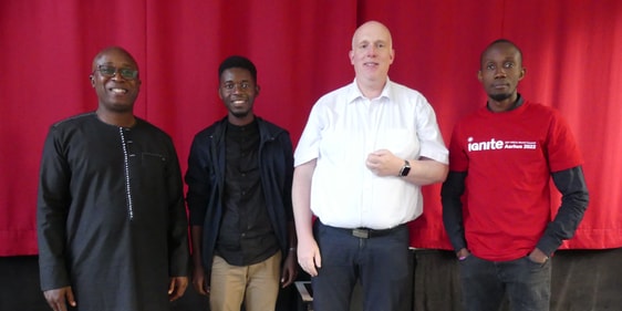 Christian Kamara (v.l.), Generalsekretär des CVJM Sierra Leone, Pious Mannah (verantwortlich für die Krisenbewältigung und für die Jugendarbeit in Kenema, Christoph Weiland, Weltdienstbeauftragter der CVJM-Kreisverbandes Lüdenscheid, und Julian Momoh, Vorsitzender der Jugendorganisation des CVJM Sierra Leone. (Foto: Ingrid Weiland)