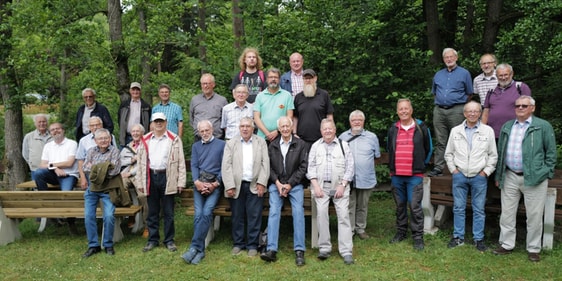 25 ehrenamtliche Mitarbeiter waren zum diesjährigen Jahresausflug der Männerarbeit Südwestfalen im heimischen Kirchenkreis unterwegs. (Foto: Dirk Vetter)