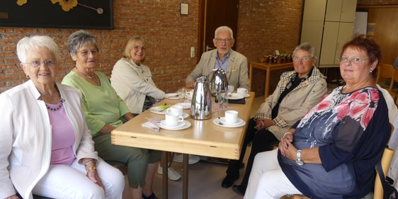 Im anschließenden Kirchcafé konnte man sich über das Gehörte austauschen. (Foto: Ingrid Weiland)