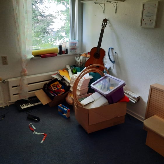Material – hier ist ein Beispiel zu sehen – welches dem Förderverein gehörte, wurde von den Mitarbeitenden der KiTa sortiert und zusammengetragen. Das Material verblieb somit über den 29. Juli hinaus auch in der Einrichtung (Foto: EKKLP)