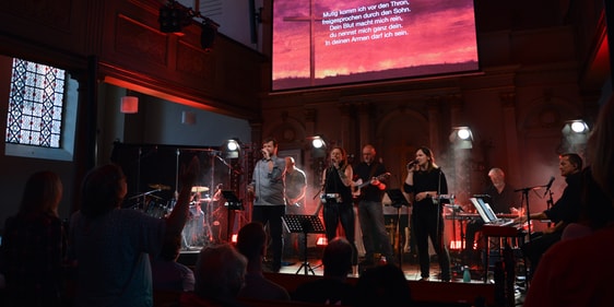 Am vergangenen Freitag trat die Band „sela“ in der Erlöserkirche zu einem Lobpreisabend auf. (Foto: Iris Kannenberg)