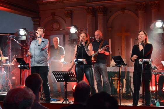 Die Band besteht aus grandiosen Musikern, die sich selbst aber „einfach als „Band zu Ehren des Herrn“ sehen. (Foto: Iris Kannenberg)