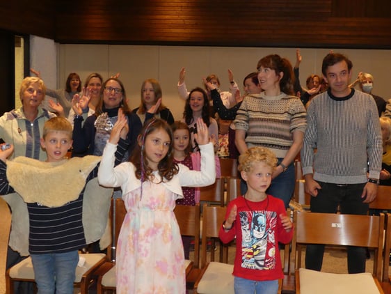 Manchmal musste auch die Gemeinde David Mut zusprechen, damit er den Riesen Goliath besiegen konnte. (Foto: Ingrid Weiland)