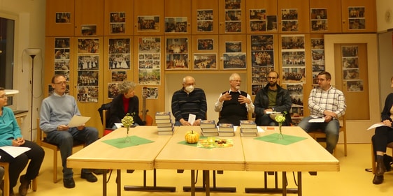 Beim Ökumenischen Begegnungsabend tauschte man sich intensiv über das Buch Daniel aus. (Foto: Ingrid Weiland)