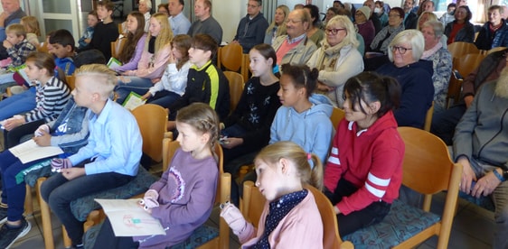 Gut besucht war der Gottesdienst im Evangelischen Gemeindehaus zum Abschluss der bereits zum 40. Male in den Herbstferien stattgefundenen CVJM- Kinderbibelwoche in Rönsahl. (Foto: Rainer Crummenerl)
