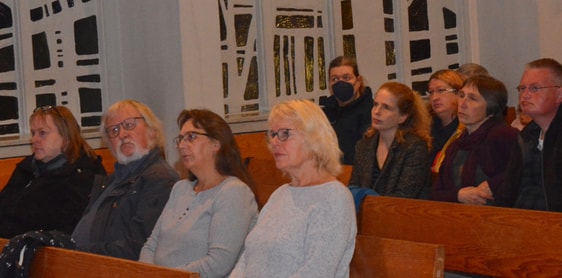 Die Presbyterinnen und Presbyter tauschten sich in der Lüdenscheider Kreuzkirche gut zwei Stunden lang mit Superintendent Dr. Christof Grote aus. (Foto: Wolfgang Teipel)