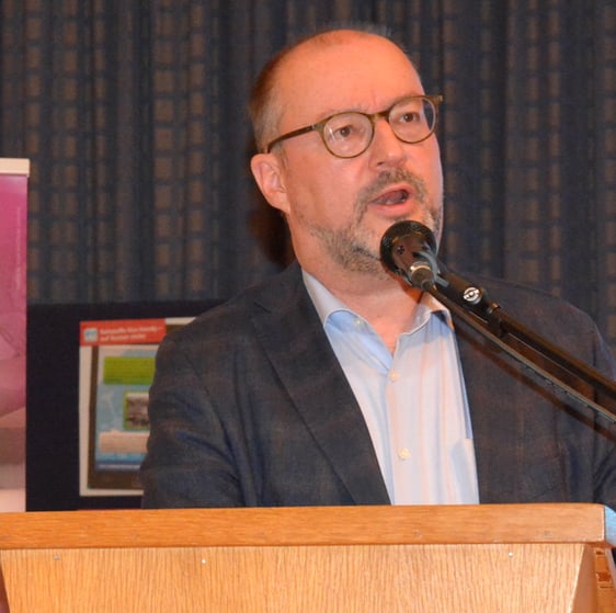 „Machen Sie sich auf den Weg und sehen Sie die Chancen“, appellierte Dr. Christof Grote an die Presbyterinnen und Presbyter im Plettenberger Dietrich-Bonhoeffer-Haus. (Foto: Wolfgang Teipel)