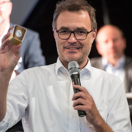 Schulleiter des EG Meinerzhagen, Sven Dobrowski, begrüßte die Synode und machte dabei auf das 60-jährige Jubiläum der Schule aufmerksam. (Foto: EKKLP)